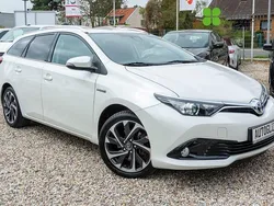 White pearl cs (metallic) Gebraucht 2016 Toyota Auris Touring Sports Edition-S Kombi | 11.990 € (Etwas zu teuer)