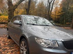 Grau Gebraucht 2010 Skoda Superb Limousine | 5.700 € (Fairer Preis)