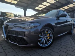 Grau Gebraucht 2018 Alfa Romeo Giulia Veloce Limousine | 21.800 € (Teuer)