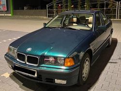 Grün Gebraucht 1995 BMW 316 Basis Limousine | 3.750 €