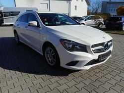 Weiß Gebraucht 2016 Mercedes CLA200 Shooting Brake Kombi | 14.499 € (Fairer Preis)