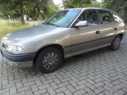 Grau Gebraucht 1995 Opel Astra Limousine | 1.299 €
