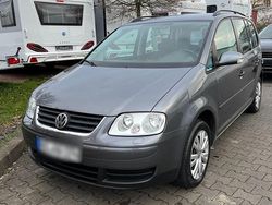 Grau Gebraucht 2006 VW Touran Van / Kleinbus | 2.500 € (Etwas zu teuer)