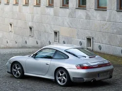 Silber Gebraucht 2003 Porsche 911 Carrera 4 Coupé | 28.500 €