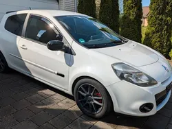 Weiß Gebraucht 2012 Renault Clio IV Limousine | 4.099 € (Guter Preis)