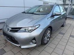 Grau Gebraucht 2014 Toyota Auris Hybrid Edition Kleinwagen | 9.990 € (Guter Preis)