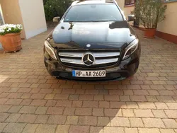 Schwarz Gebraucht 2015 Mercedes GLA200 Urban SUV | 16.400 € (Fairer Preis)