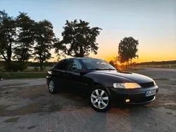Schwarz Gebraucht 2001 Opel Vectra Comfort Limousine | 1.100 € (Fairer Preis)