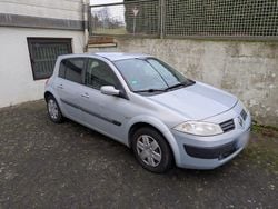 Grau Gebraucht 2004 Renault Mégane II Kleinwagen | 899 € (Guter Preis)