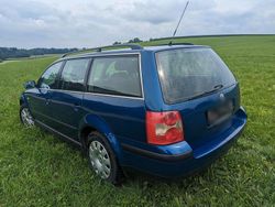 Blau Gebraucht 2001 VW Passat Kombi | 1.550 €