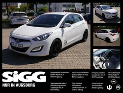 Creamy white Gebraucht 2013 Hyundai i30 Edition Limousine | 8.580 € (Fairer Preis)