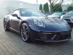 Tiefschwarzmetallic (metallic) Gebraucht 2020 Porsche 911 Carrera S Cabriolet Cabrio | 176.120 €