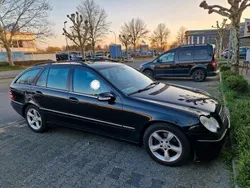 Schwarz Gebraucht 2005 Mercedes C220 Avantgarde Kombi | 2.500 € (Fairer Preis)