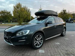 Grau Gebraucht 2016 Volvo V60 CC Kombi | 15.000 € (Etwas zu teuer)