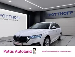 Weiss Gebraucht 2023 Skoda Octavia Style Kombi | 24.222 € (Guter Preis)