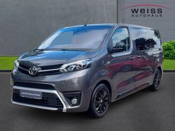 Grau Gebraucht 2023 Toyota Proace Verso Executive Kombi | 43.900 € (Etwas zu teuer)