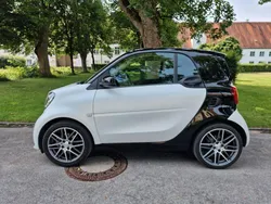 Weiß Gebraucht 2017 Smart ForTwo Coupé Brabus Xclusive Coupé | 24.999 € (Teuer)