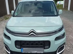 Grün Gebraucht 2019 Citroën Berlingo Feel Van / Kleinbus | 14.350 € (Teuer)