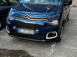 Blau Gebraucht 2024 Citroën Berlingo Feel Van / Kleinbus | 26.965 € (Etwas zu teuer)