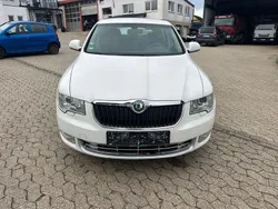 Weiß Gebraucht 2009 Skoda Superb Comfort Limousine | 2.000 € (Fairer Preis)