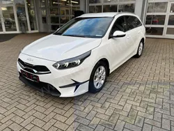 Weiß Gebraucht 2024 Kia Ceed Sportswagon Vision Kombi | 24.490 € (Superpreis)