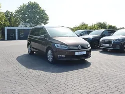 Braun Gebraucht 2016 VW Touran Highline Van / Kleinbus | 19.900 € (Etwas zu teuer)