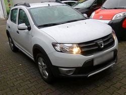 Weiß Gebraucht 2014 Dacia Sandero Prestige Kleinwagen | 7.700 € (Fairer Preis)