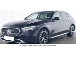 Obsidianschwarzmetallic (metallic) Gebraucht 2024 Mercedes E300 Kombi | 64.890 € (Etwas zu teuer)