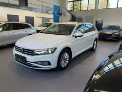 Weiß Gebraucht 2021 VW Passat Business Limousine | 24.999 € (Etwas zu teuer)