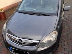 Grau Gebraucht 2010 Opel Zafira Van / Kleinbus | 3.300 € (Fairer Preis)