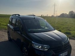 Schwarz Gebraucht 2023 Renault Kangoo Techno Van / Kleinbus | 25.800 € (Teuer)