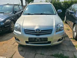 Silber Gebraucht 2005 Toyota Avensis Executive Kombi | 1.700 € (Fairer Preis)