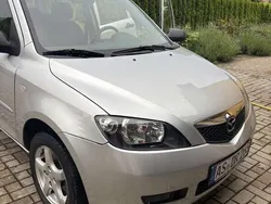 Grau Gebraucht 2003 Mazda 2 Exclusive Van / Kleinbus | 1.700 € (Guter Preis)
