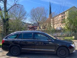 Schwarz Gebraucht 2011 Skoda Superb Elegance Kombi | 4.700 € (Fairer Preis)