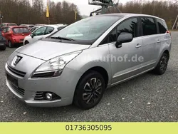 Grau Gebraucht 2012 Peugeot 5008 Active Van / Kleinbus | 2.850 € (Guter Preis)