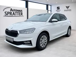Weiss Gebraucht 2023 Skoda Fabia Active Limousine | 15.490 € (Guter Preis)