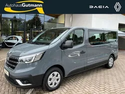 Gletscherweiss Gebraucht 2023 Renault Trafic Life Van | 33.990 € (Fairer Preis)
