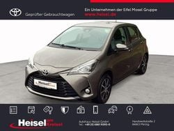 Grau Gebraucht 2018 Toyota Yaris Team Limousine | 11.990 € (Fairer Preis)