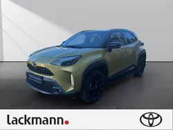 Warm gold metallic, dach schwarz Gebraucht 2021 Toyota Yaris Hybrid Advance | 26.990 € (Fairer Preis)