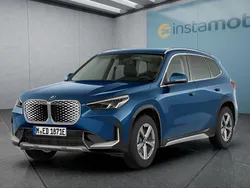 Blau Neu 2025 BMW iX1 xLine SUV | 55.499 €
