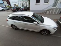 Weiß Gebraucht 2017 Hyundai i30 Premium Kombi | 12.500 € (Fairer Preis)