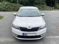 Weiß Gebraucht 2016 Skoda Rapid Active Limousine | 4.699 € (Fairer Preis)