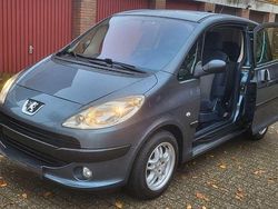 Grau Gebraucht 2006 Peugeot 1007 Van / Kleinbus | 1.550 € (Guter Preis)