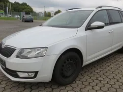 Weiß Gebraucht 2014 Skoda Octavia Ambition Kombi | 6.590 € (Guter Preis)