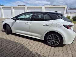 Weiß Gebraucht 2020 Toyota Corolla Hybrid Club Limousine | 22.900 € (Fairer Preis)