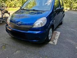 Blau Gebraucht 2002 Toyota Yaris Kombi | 2.500 €