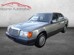 Grau Gebraucht 1992 Mercedes E230 Limousine | 9.990 €
