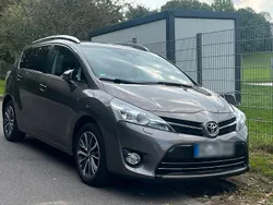 Braun Gebraucht 2017 Toyota Verso Van / Kleinbus | 14.800 € (Fairer Preis)
