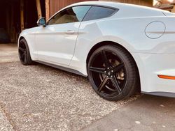 Weiß Gebraucht 2017 Ford Mustang Fastback Coupé | 24.499 € (Fairer Preis)