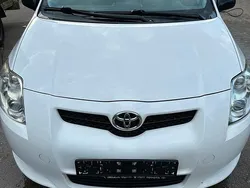 Weiß Gebraucht 2008 Toyota Auris Limousine | 1.950 €